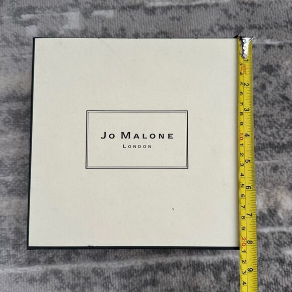 Jo Malone 8”x 8”Gift Box & Perper Bag Set - Picture 3 of 7